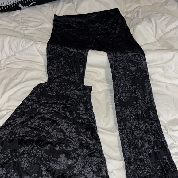 Widow flares - Picture 2 of 6